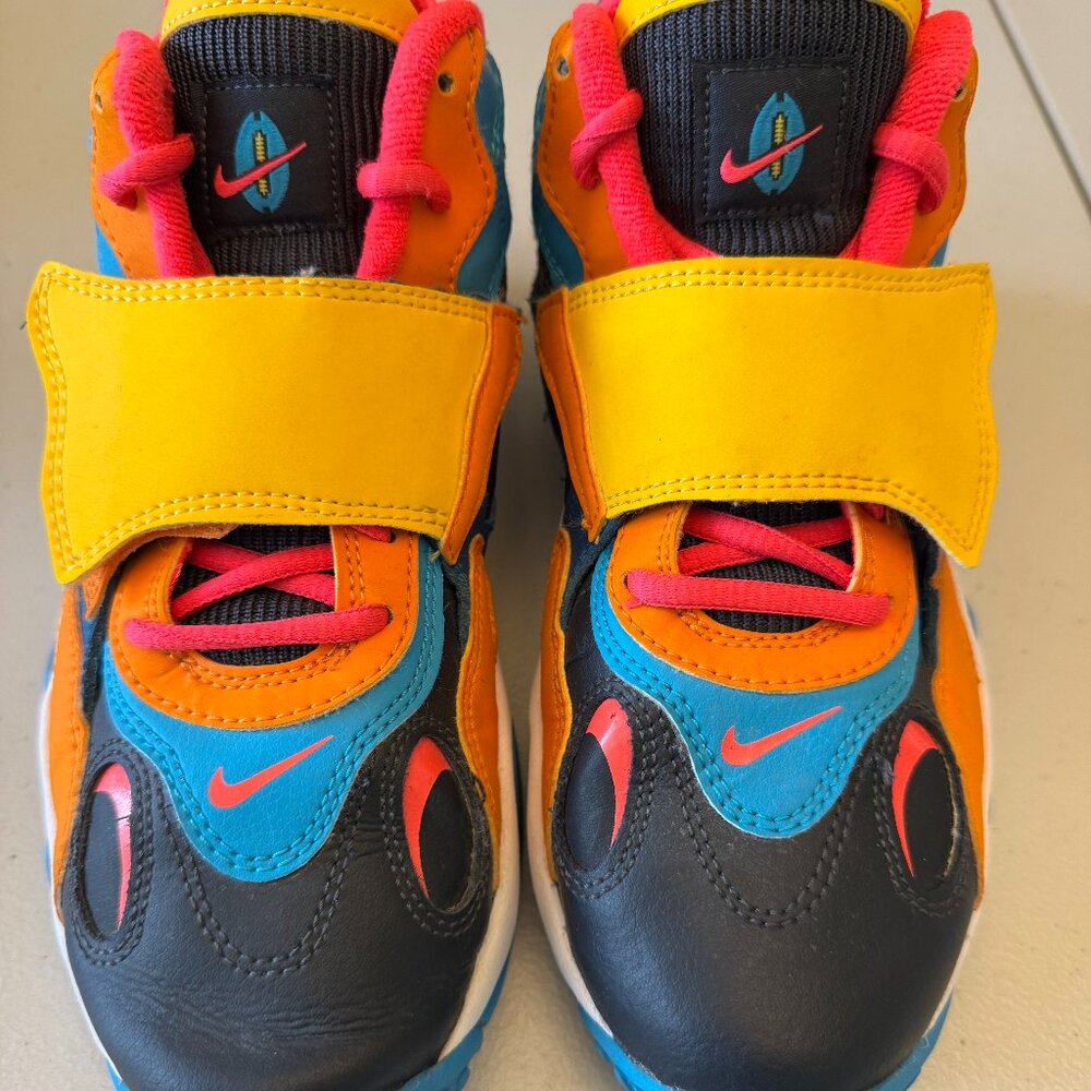 Nike Air Speed Turf Shoe Youth 5.5Y Gently Used Good Condition BQ9632-300